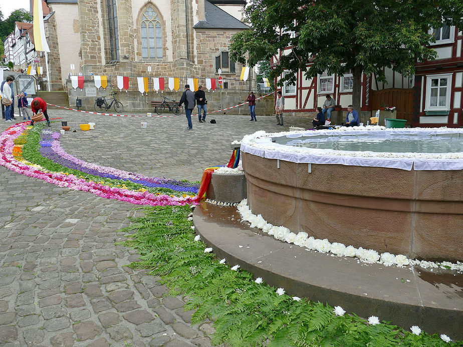 Bluemteppich auf dem Naumburegr Marktplatz (Foto: Karl-Franz Thiede)